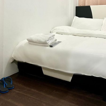 Private Room With Ac And Fan At Ekg Manila House Rental ภายนอก รูปภาพ