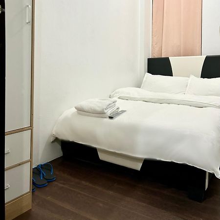 Private Room With Ac And Fan At Ekg Manila House Rental ภายนอก รูปภาพ